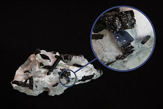 В музее ТГУ появился редчайший в мире минерал – бенитоит из Калифорнии