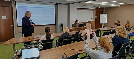 В ИЭМ ТГУ обсудили «белые пятна» экономики на научной встрече ученых